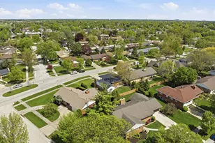 389 Michael John Dr, Park Ridge, IL 60068 - Photo 34