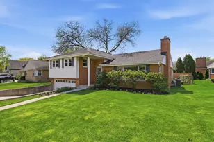 389 Michael John Dr, Park Ridge, IL 60068 - Photo 2