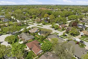 389 Michael John Dr, Park Ridge, IL 60068 - Photo 36