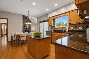 2541 Cheshire Dr, Aurora, IL 60504 - Photo 10