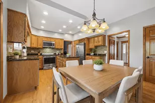 2541 Cheshire Dr, Aurora, IL 60504 - Photo 8