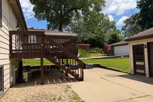 907 Houston Ave, Elgin, IL 60120 - Photo 8