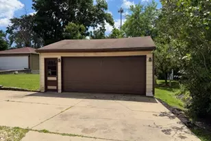 907 Houston Ave, Elgin, IL 60120 - Photo 4