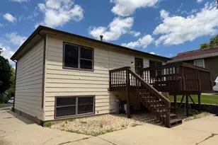 907 Houston Ave, Elgin, IL 60120 - Photo 6