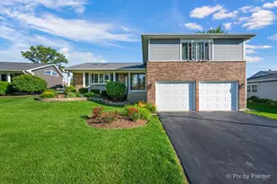 1341 W Sturbridge Dr, Hoffman Estates, IL 60192 - Photo 1