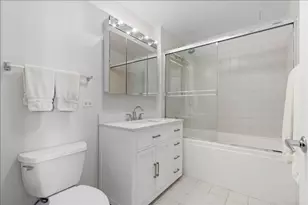 330 W Grand Ave, Chicago, IL 60654 - Photo 14