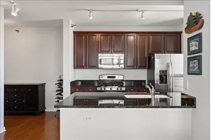 330 W Grand Ave, Chicago, IL 60654 - Photo 4