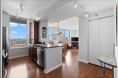 330 W Grand Avenue #1104, Chicago, IL 60654 - Photo 2