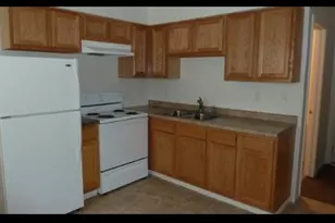 304 Wilshire Dr, Sandwich, IL 60548 - Photo 2