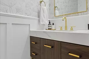 667 W Division St, Chicago, IL 60610 - Photo 20