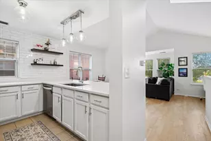 667 W Division St, Chicago, IL 60610 - Photo 2