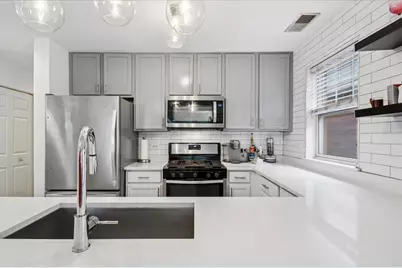 667 W Division Street #3C, Chicago, IL 60610 - Photo 4