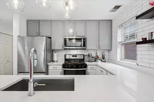 667 W Division St, Chicago, IL 60610 - Photo 4
