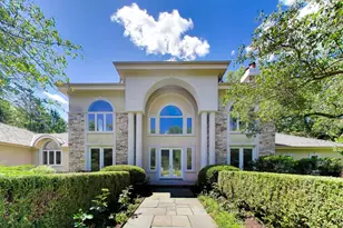 148 N Ahwahnee Rd, Lake Forest, IL 60045 - Photo 2
