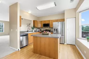 896 Cherry Creek Dr, Grayslake, IL 60030 - Photo 4