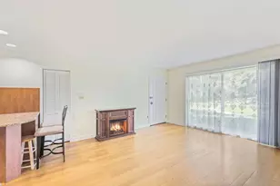 9411 Bay Colony Dr, Des Plaines, IL 60016 - Photo 2
