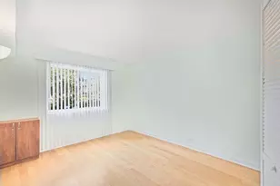 9411 Bay Colony Dr, Des Plaines, IL 60016 - Photo 4