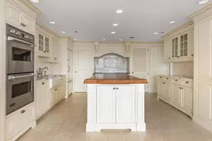 180 E Pearson St, Chicago, IL 60611 - Photo 10