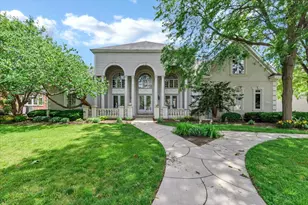 4206 Royal Fox Dr, Saint Charles, IL 60174 - Photo 2