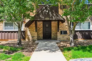 2220 Arbor Cir, Downers Grove, IL 60515 - Photo 2
