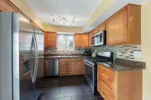 1142 Greensfield Dr, Naperville, IL 60563 - Photo 8