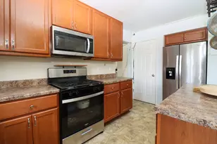 3508 Sarah Dr, Zion, IL 60099 - Photo 4
