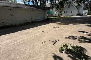 916 Pleasant St, Dekalb, IL 60115 - Photo 22