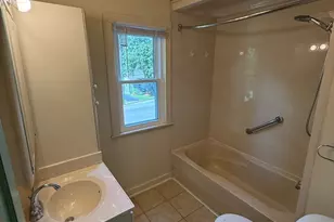 916 Pleasant St, Dekalb, IL 60115 - Photo 20