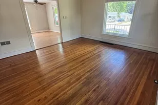916 Pleasant St, Dekalb, IL 60115 - Photo 6