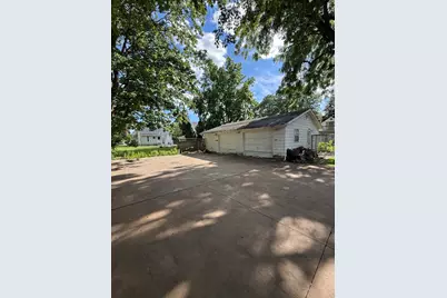 916 Pleasant Street, Dekalb, IL 60115 - Photo 2