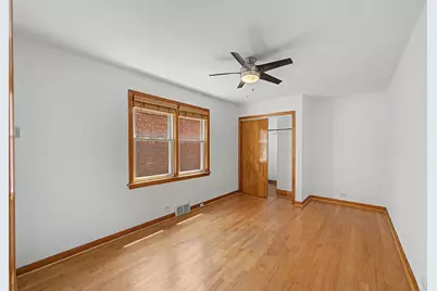 11011 S Avenue L, Chicago, IL 60617 - Photo 10