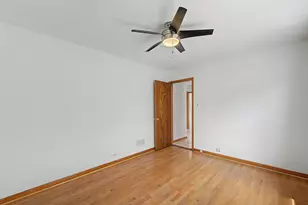 11011 S Ave L, Chicago, IL 60617 - Photo 14