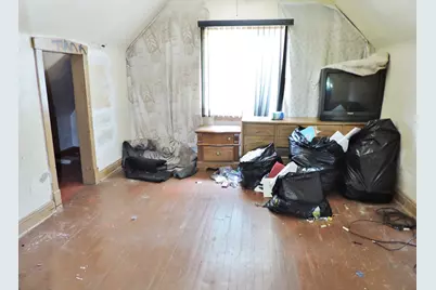 10437 S Avenue H, Chicago, IL 60617 - Photo 18