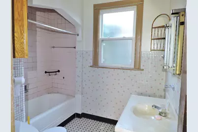 10437 S Avenue H, Chicago, IL 60617 - Photo 12