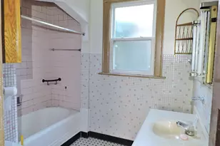 10437 S Avenue H, Chicago, IL 60617 - Photo 12