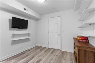 867 W Cornelia Ave, Chicago, IL 60657 - Photo 22