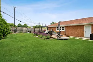 9130 Kenton Ave, Skokie, IL 60076 - Photo 28