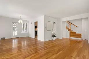 5129 Crain St, Skokie, IL 60077 - Photo 10