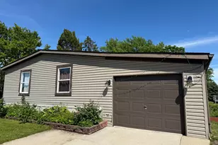 462 Huntsbridge Rd, Matteson, IL 60443 - Photo 1