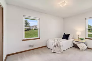 6950 Hillsdale Rd, Countryside, IL 60525 - Photo 14