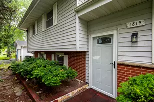 1819 Elmwood Dr, Lindenhurst, IL 60046 - Photo 4