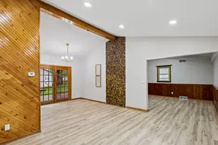 1819 Elmwood Dr, Lindenhurst, IL 60046 - Photo 12