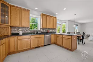 2812 Plante Rd, North Aurora, IL 60542 - Photo 8