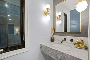 2254 W Roscoe St, Chicago, IL 60618 - Photo 18