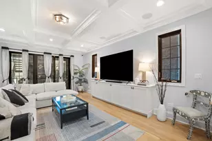 2254 W Roscoe St, Chicago, IL 60618 - Photo 10