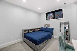2254 W Roscoe St, Chicago, IL 60618 - Photo 26