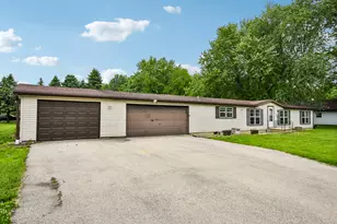 197 E Cermak Rd, Braidwood, IL 60408 - Photo 4