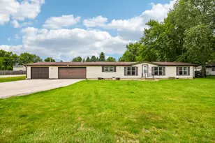 197 E Cermak Rd, Braidwood, IL 60408 - Photo 1