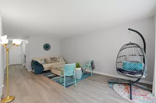 731 Shoreline Cir, Schaumburg, IL 60194 - Photo 2