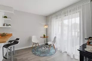 731 Shoreline Cir, Schaumburg, IL 60194 - Photo 10